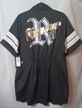 Vintage 1999 Rocawear Women's Black/White Short Sleeve Shirt. Size 2X.